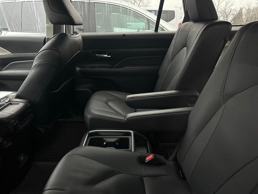 Used 2024 Toyota Grand Highlander Platinum image 8