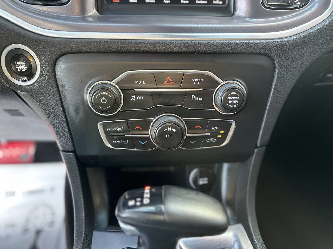 Used 2019 Dodge Charger SXT w/ Blacktop Package image 13