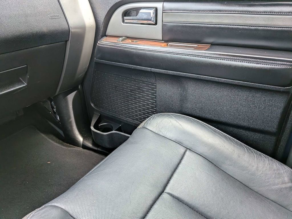 Used 2017 Ford Expedition Platinum RWD image 14