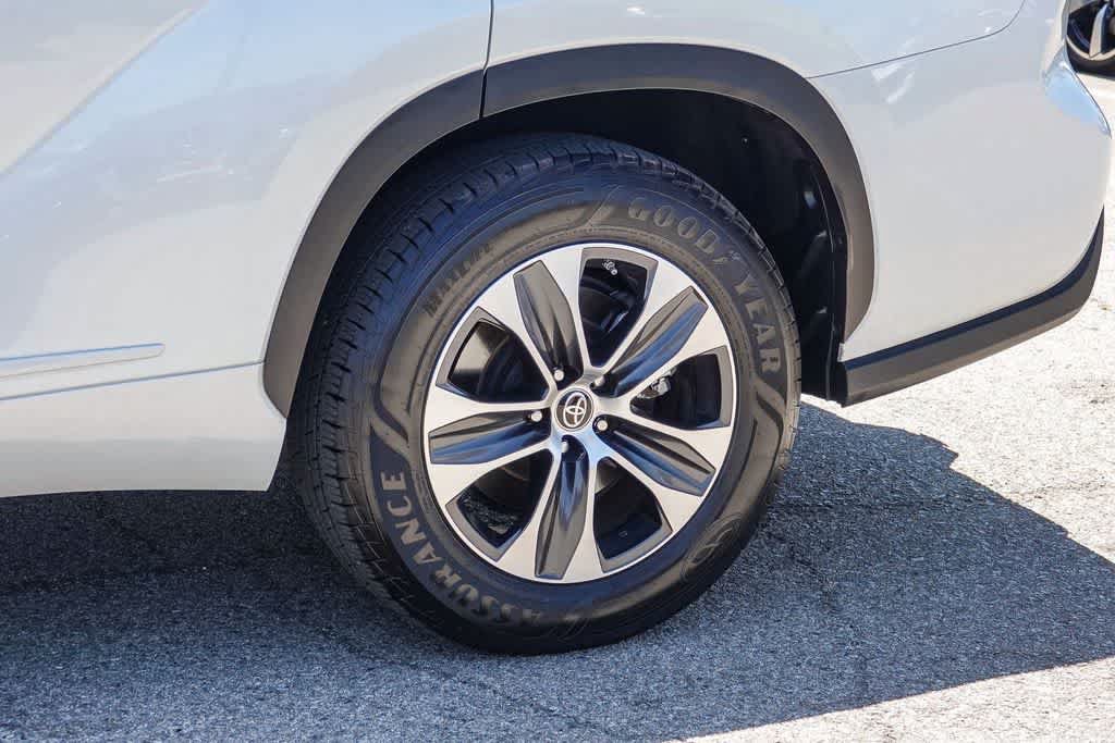Used 2022 Toyota Highlander XLE FWD image 10