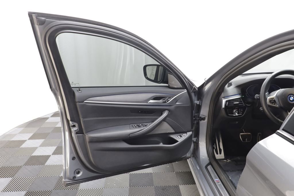Certified 2023 BMW 530e xDrive w/ Executive Package image 5