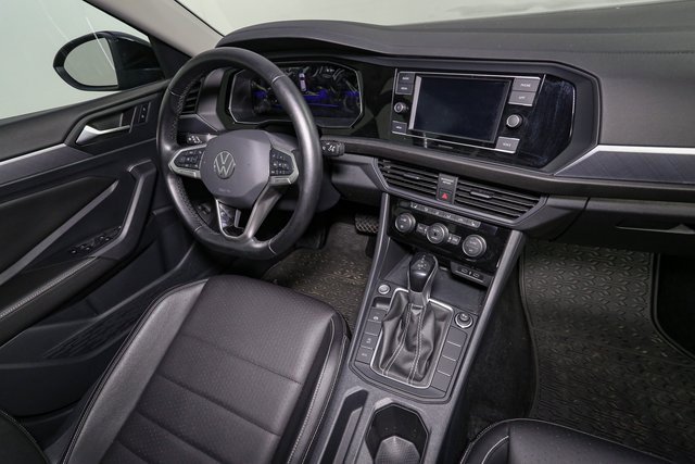 Used 2023 Volkswagen Jetta SE image 17