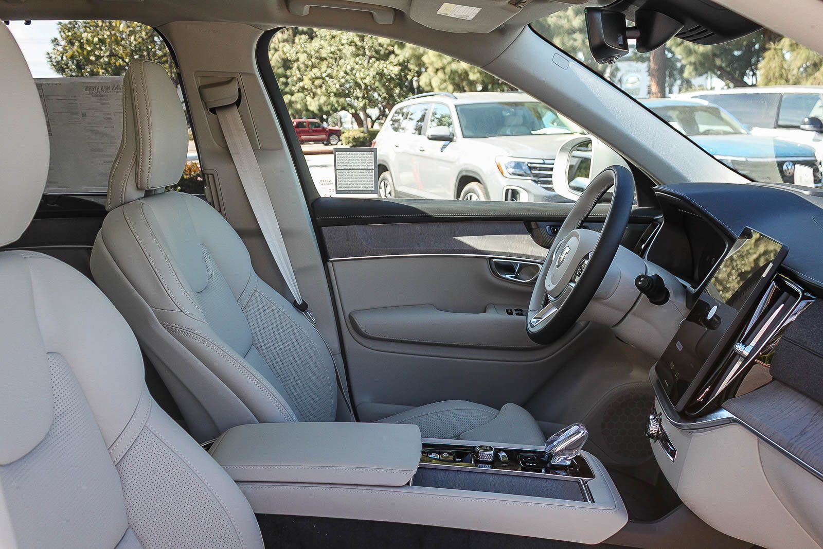 New 2026 Volvo XC90 B6 Ultra w/ Protection Package AWD/4WD image 18