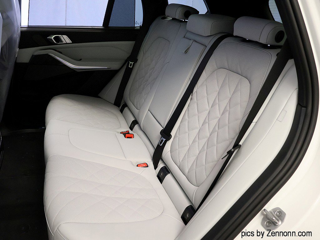 New 2026 BMW X5 M60i w/ Executive Package image 12