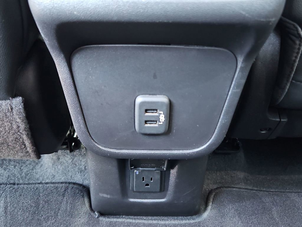 Used 2024 GMC Terrain SLT image 29