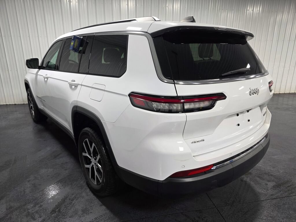 Used 2025 Jeep Grand Cherokee L Limited AWD/4WD image 3