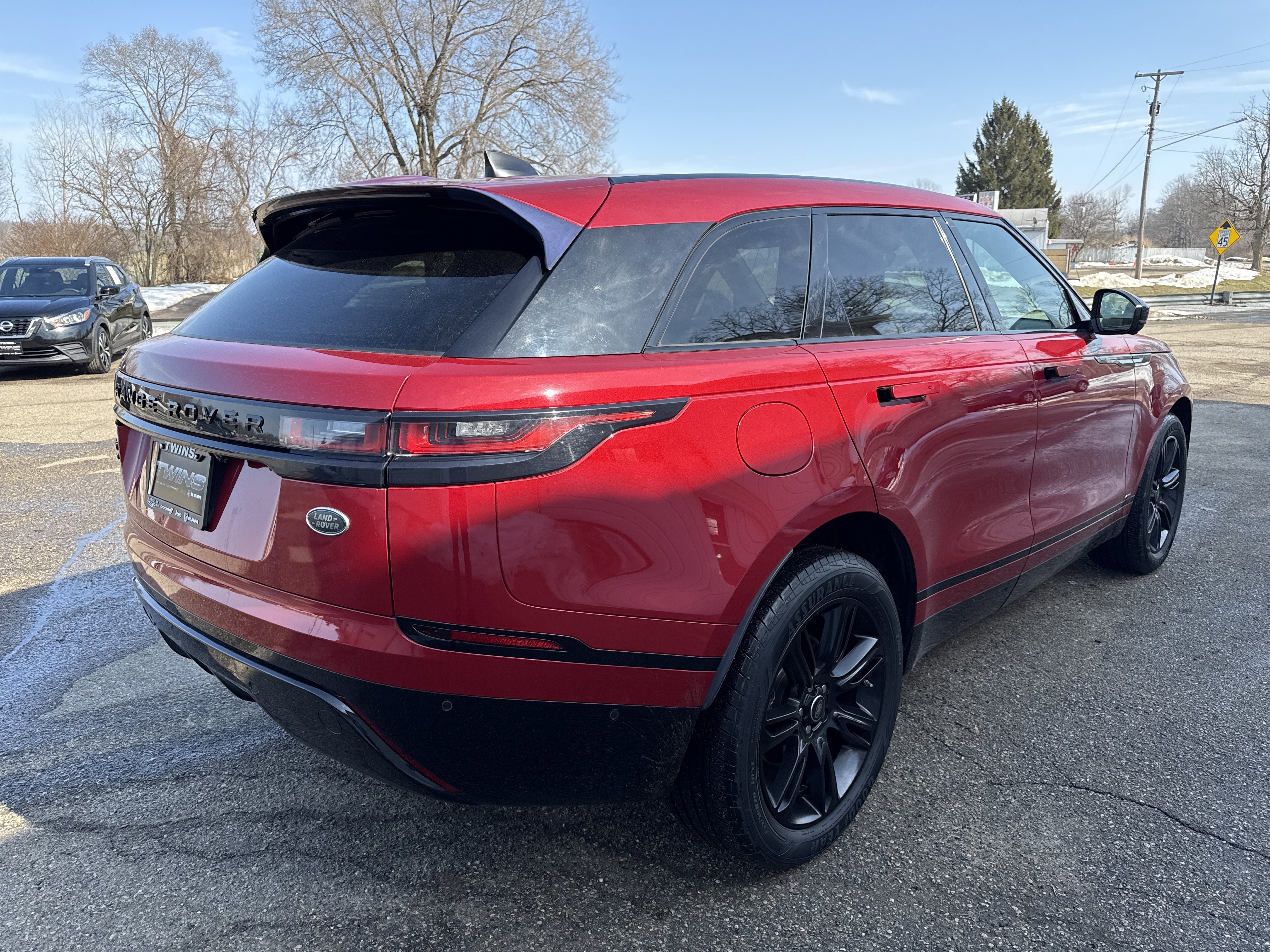 Used 2018 Land Rover Range Rover Velar R-Dynamic SE image 3