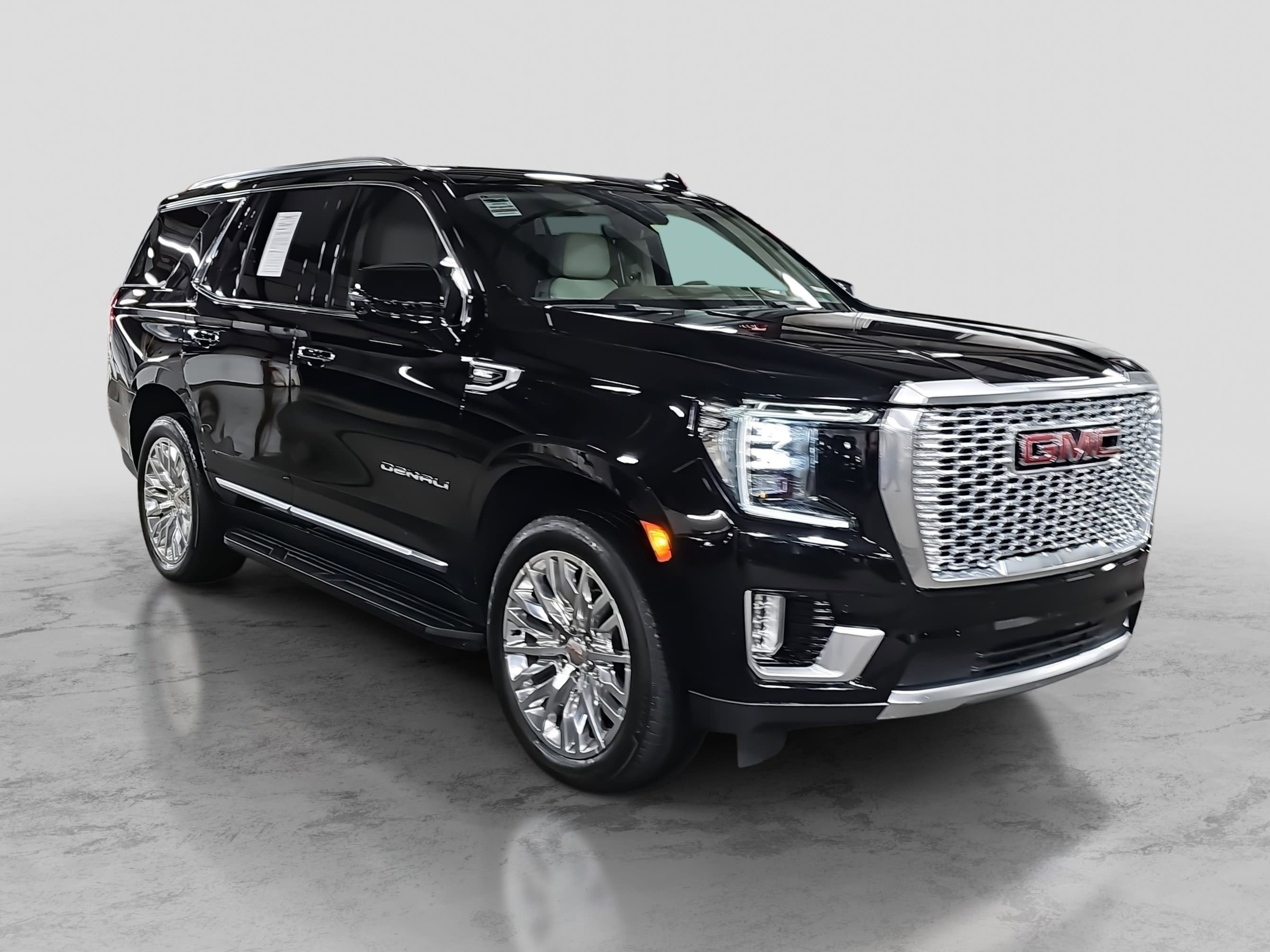 Used 2024 GMC Yukon Denali w/ Advanced Technology Package image 3