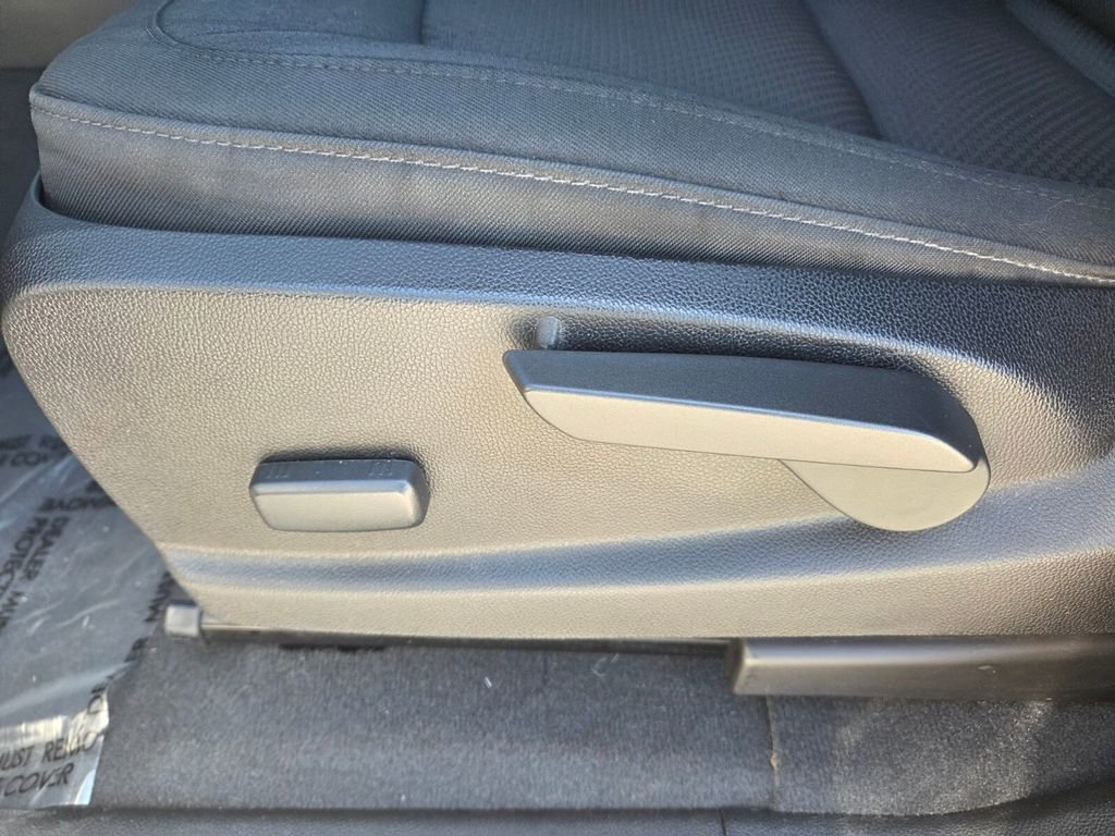 Used 2019 Chevrolet Colorado LT w/ LT Convenience Package image 4