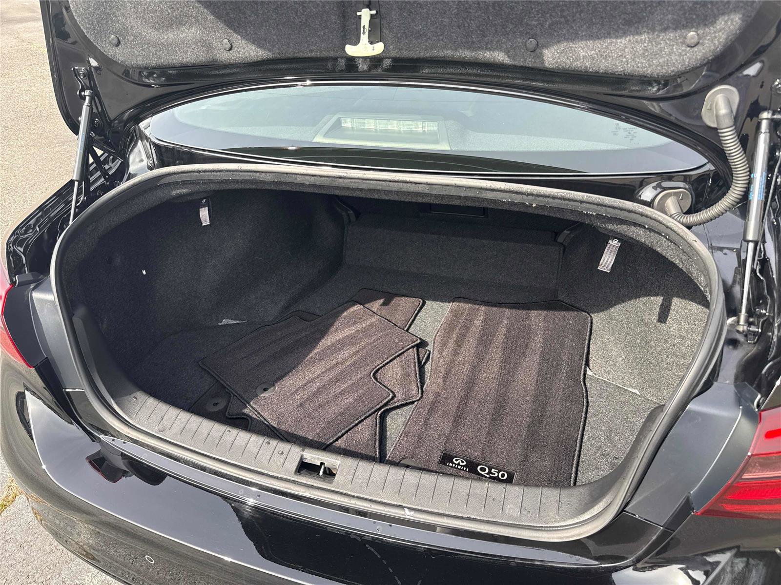 Used 2023 INFINITI Q50 Sensory image 28