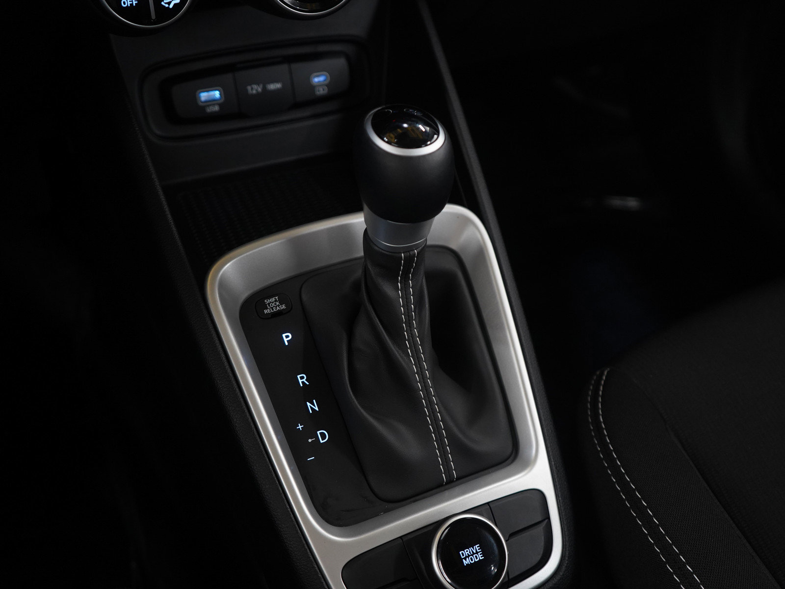 Certified 2025 Hyundai Venue SEL image 22