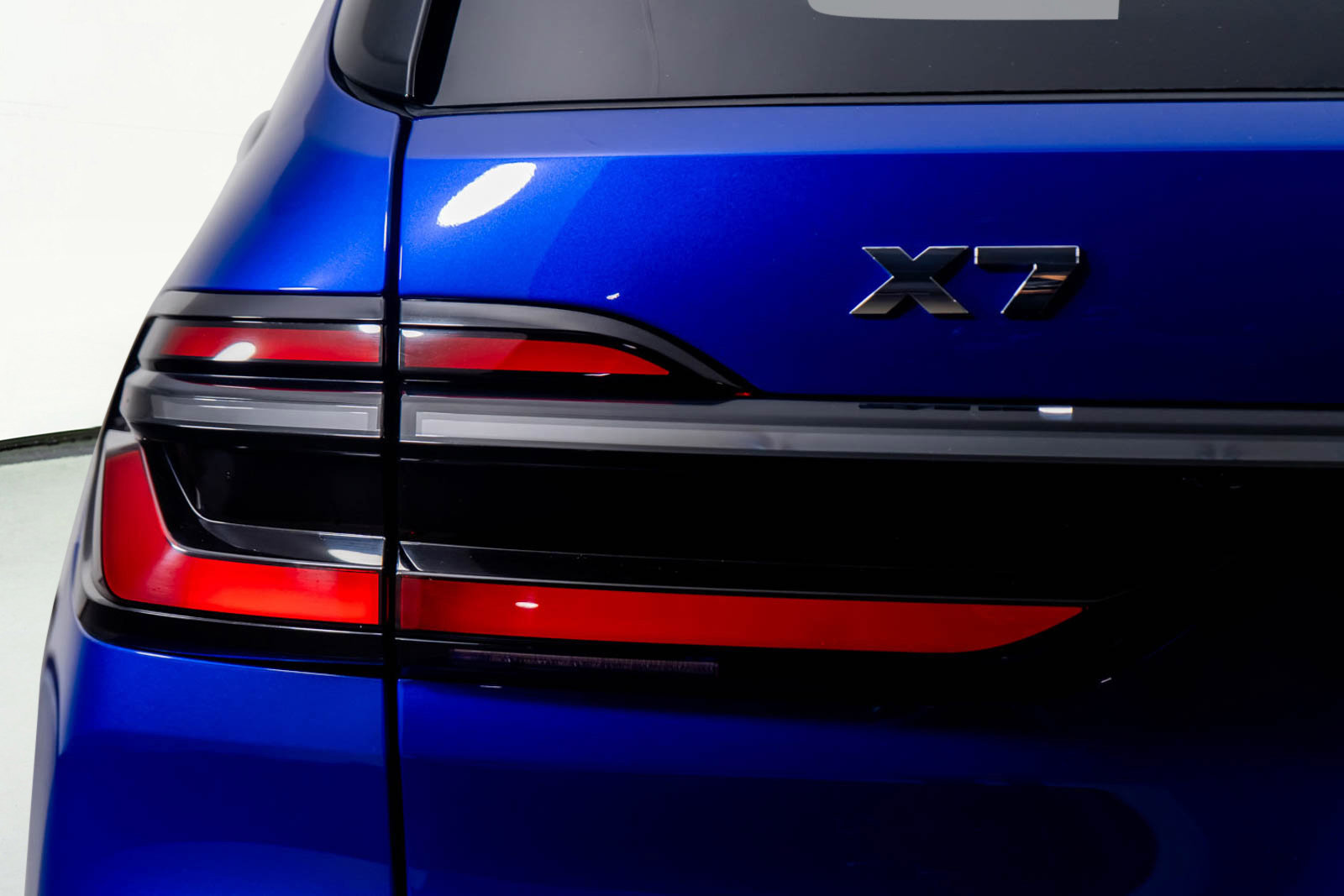 Used 2024 BMW X7 M60i w/ Premium Package image 31