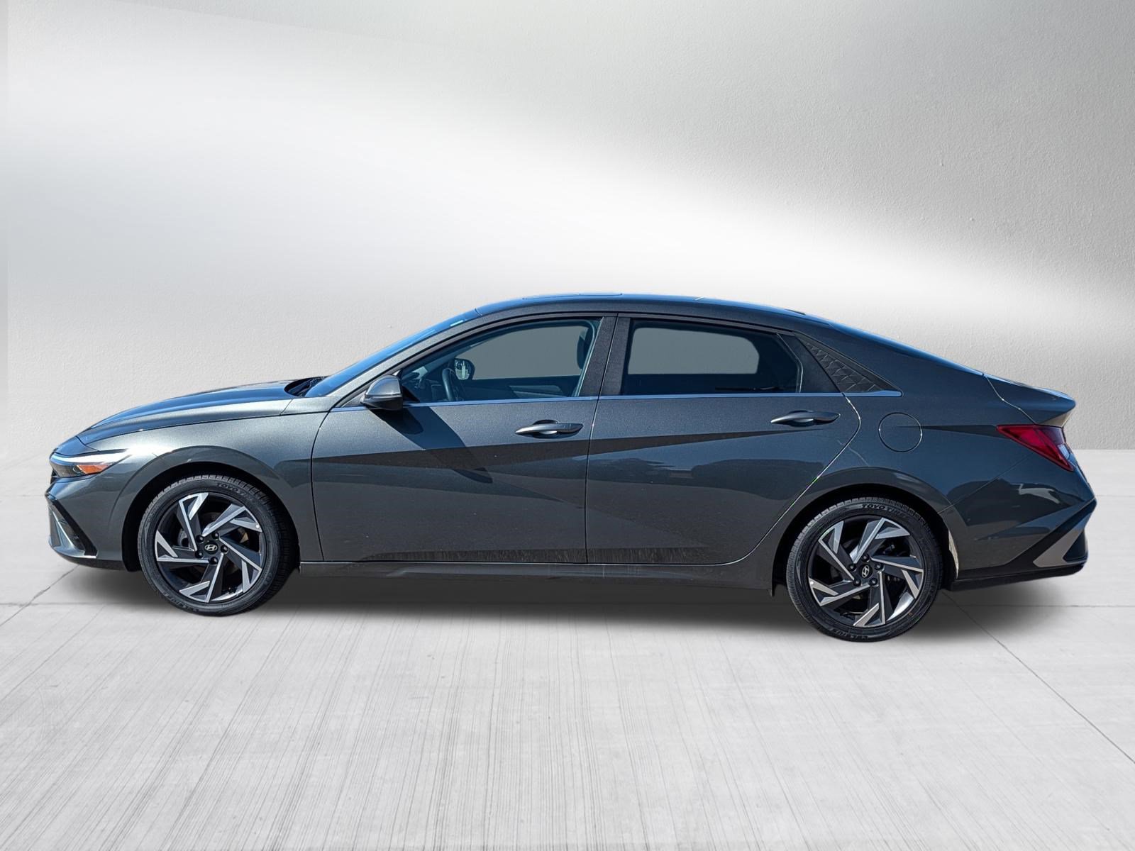 Used 2024 Hyundai Elantra Limited image 4
