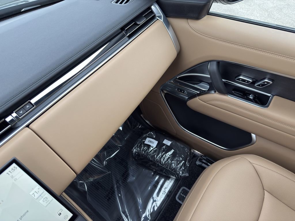 New 2025 Land Rover Range Rover SE image 28