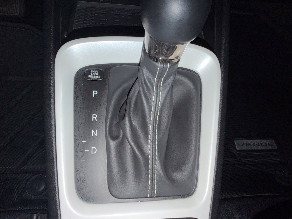 Certified 2024 Hyundai Venue Limited FWD image 31