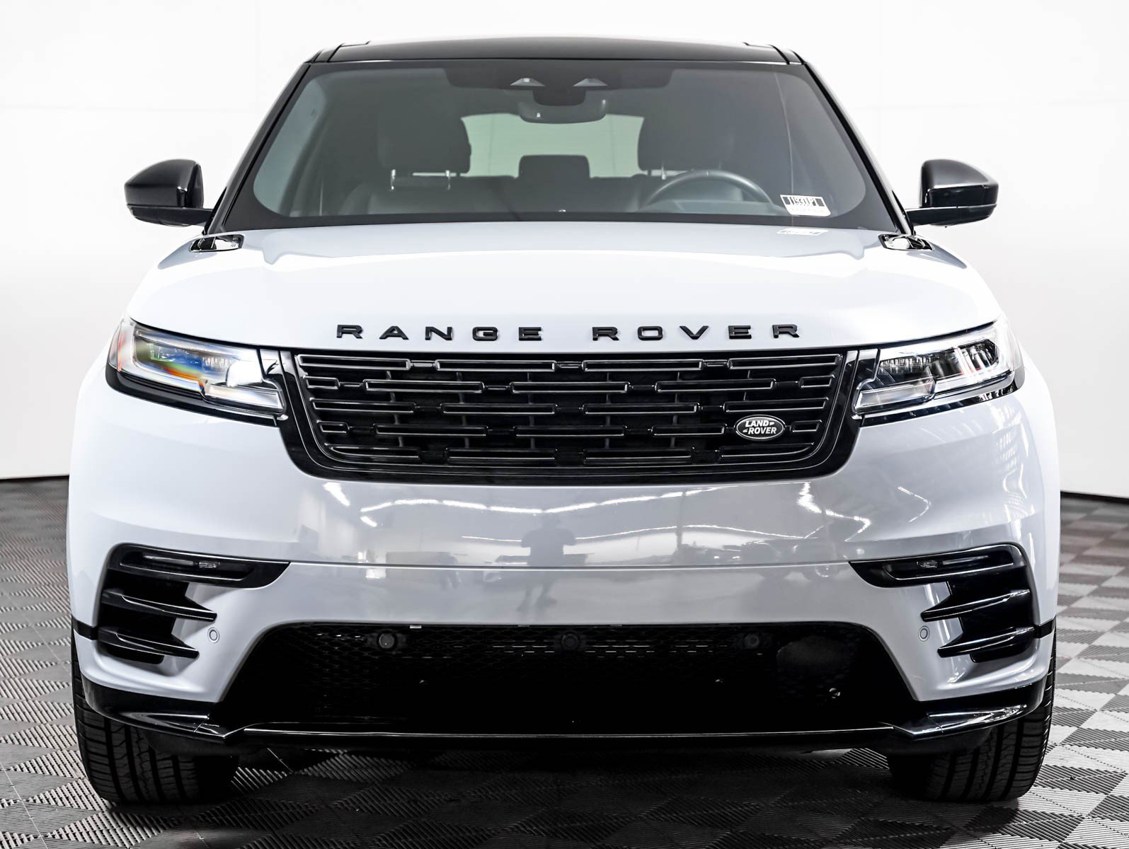 Used 2024 Land Rover Range Rover Velar Dynamic SE AWD/4WD image 6