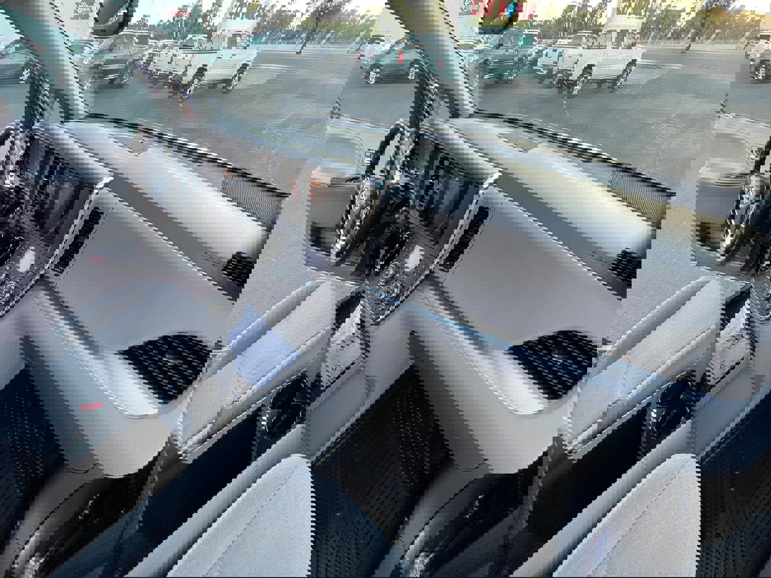 Used 2015 Toyota Sienna LE image 28