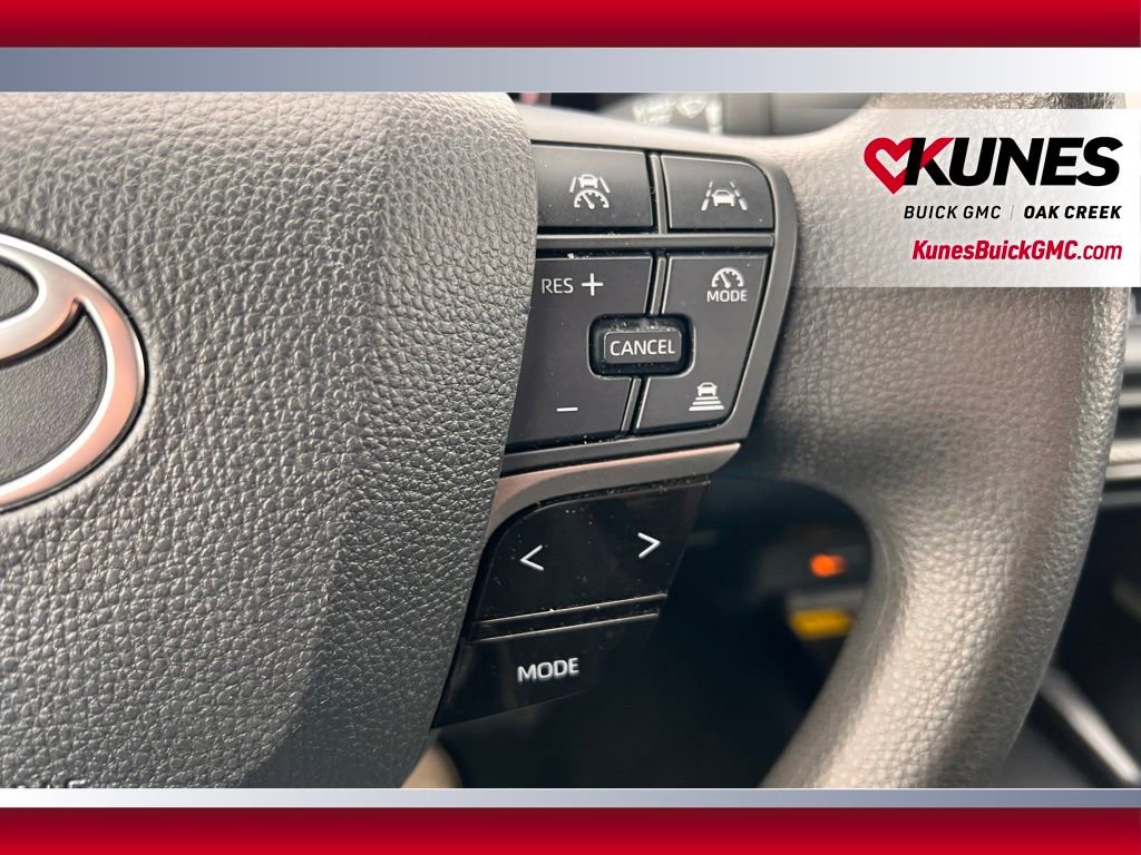 Used 2025 Toyota Camry SE image 15