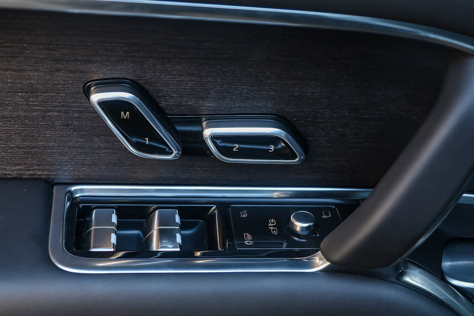 Used 2025 Land Rover Range Rover SE image 23