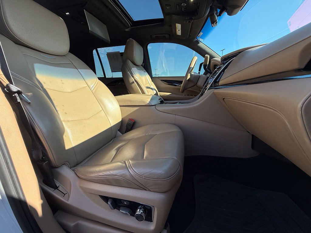 Used 2019 Cadillac Escalade Platinum AWD/4WD image 31