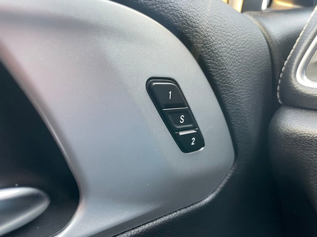 Used 2025 Chrysler Pacifica Limited image 28