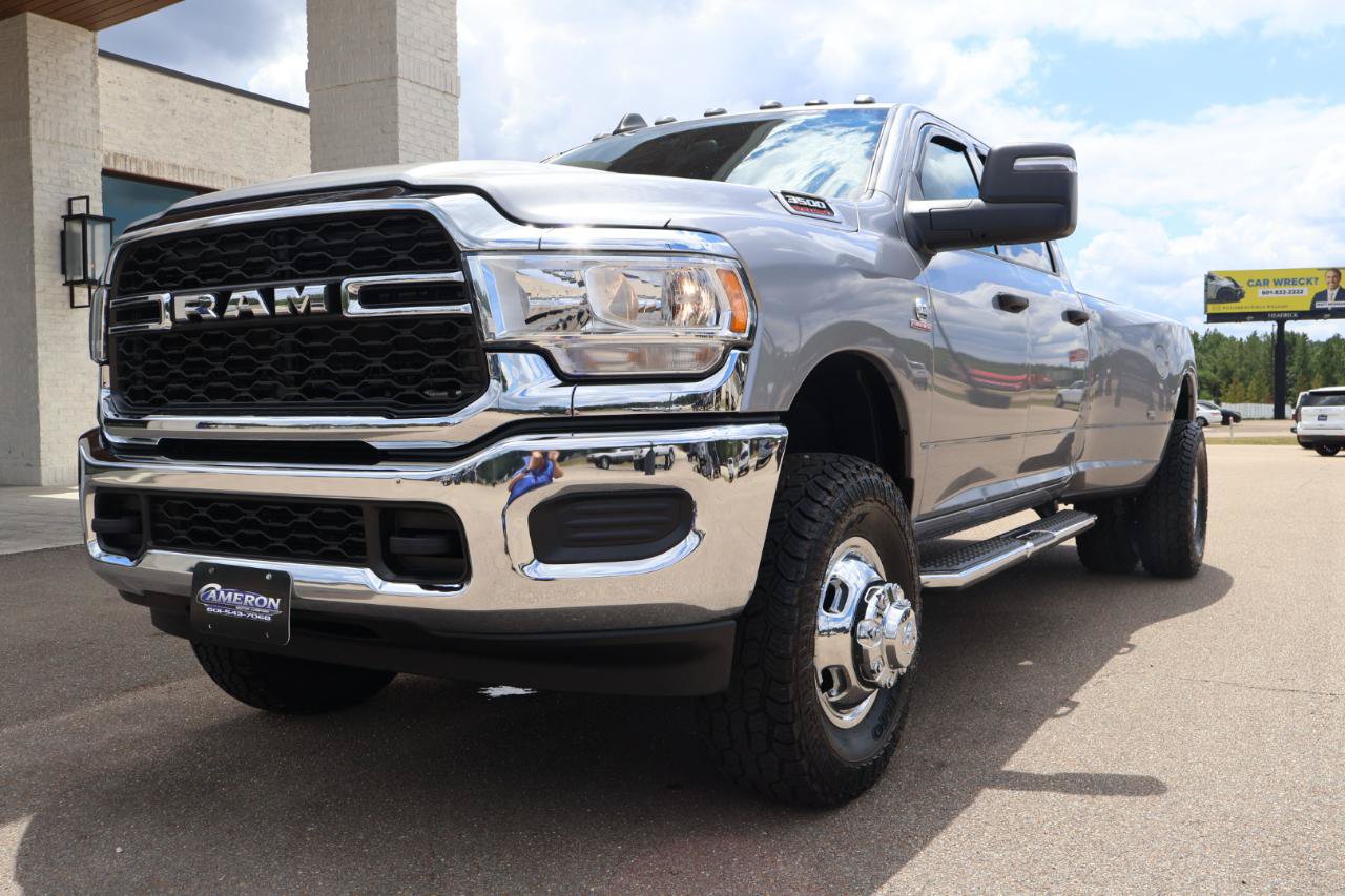 Used 2024 RAM 3500 Tradesman w/ Chrome Appearance Group AWD/4WD image 2