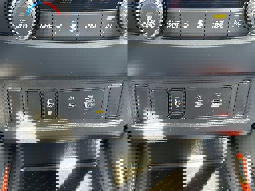 Certified 2022 Nissan Frontier PRO-4X w/ Technology Package image 32