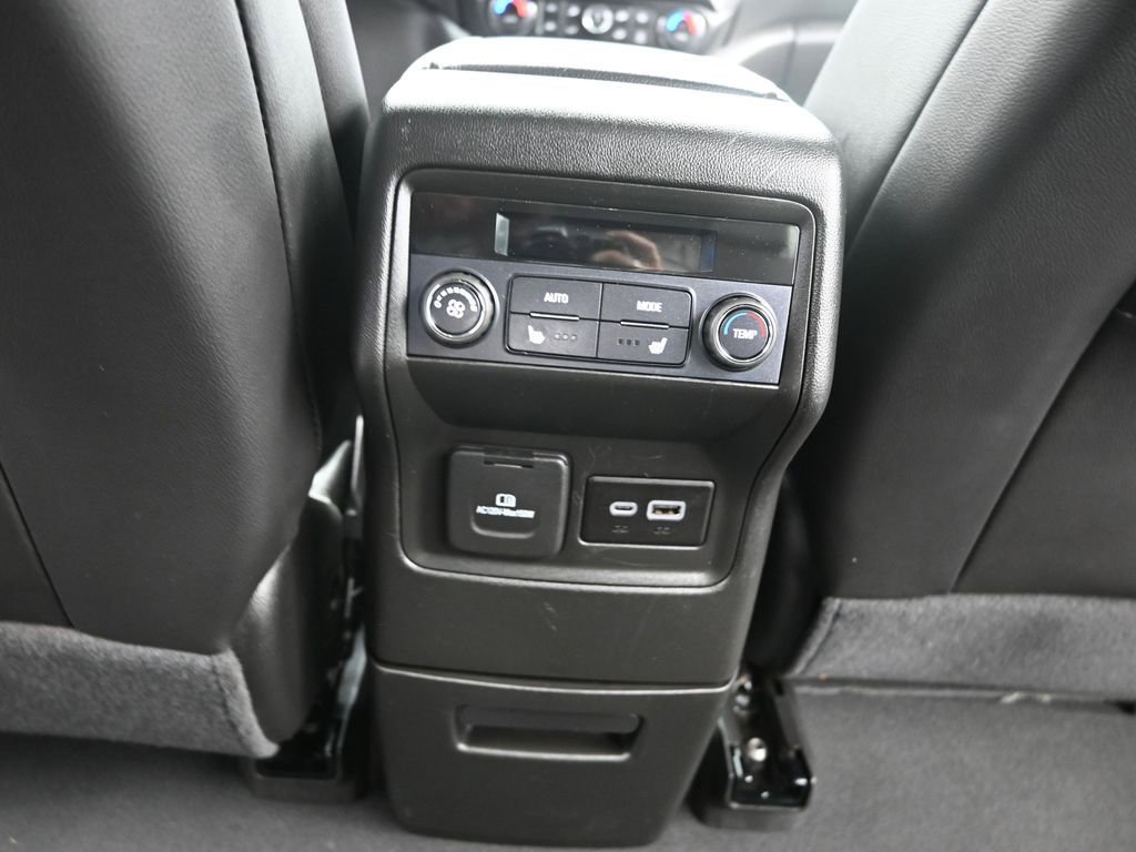 Used 2023 GMC Acadia AT4 w/ Technology Package AWD/4WD image 19