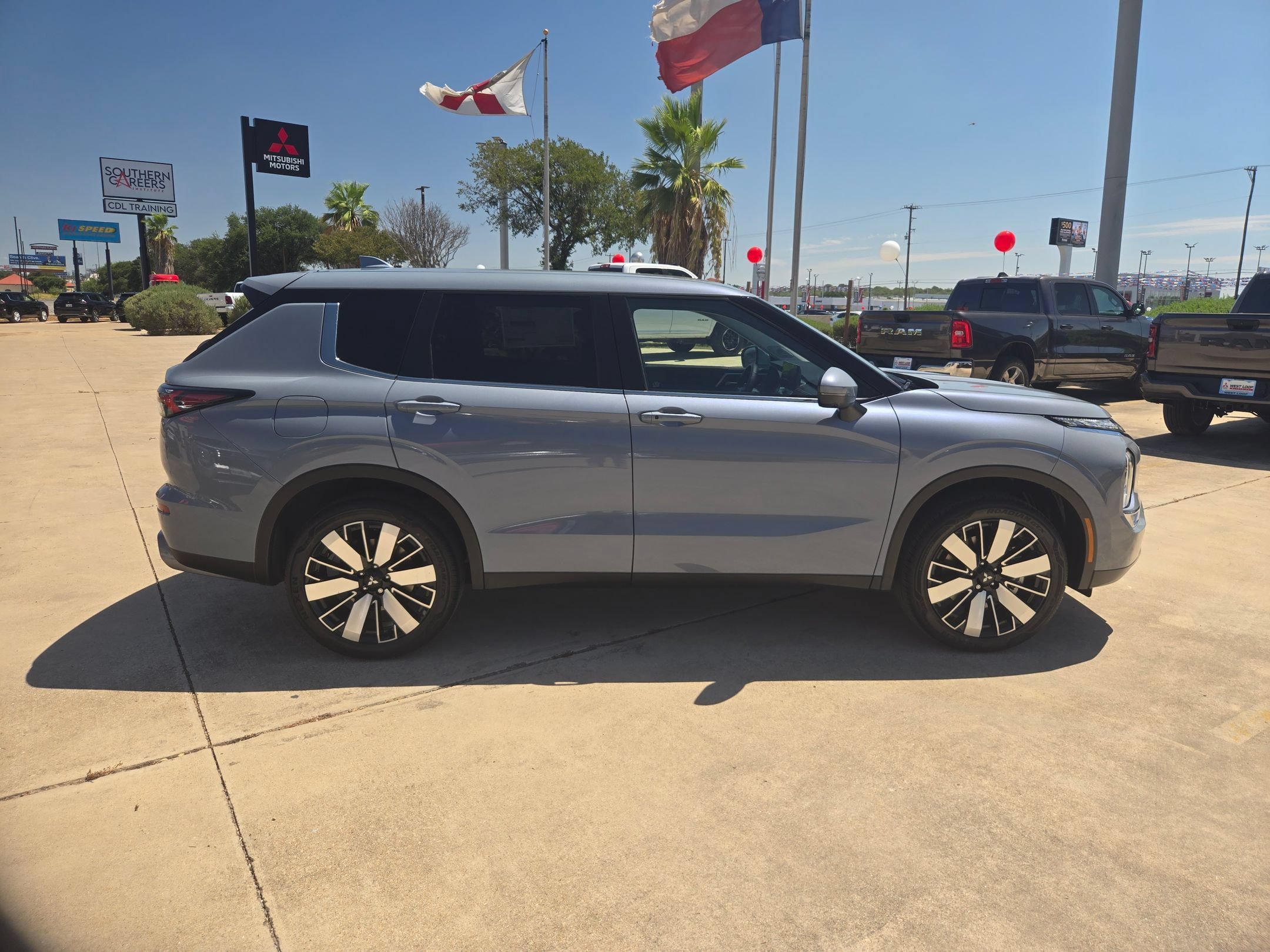 New 2026 Mitsubishi Outlander SE FWD image 6