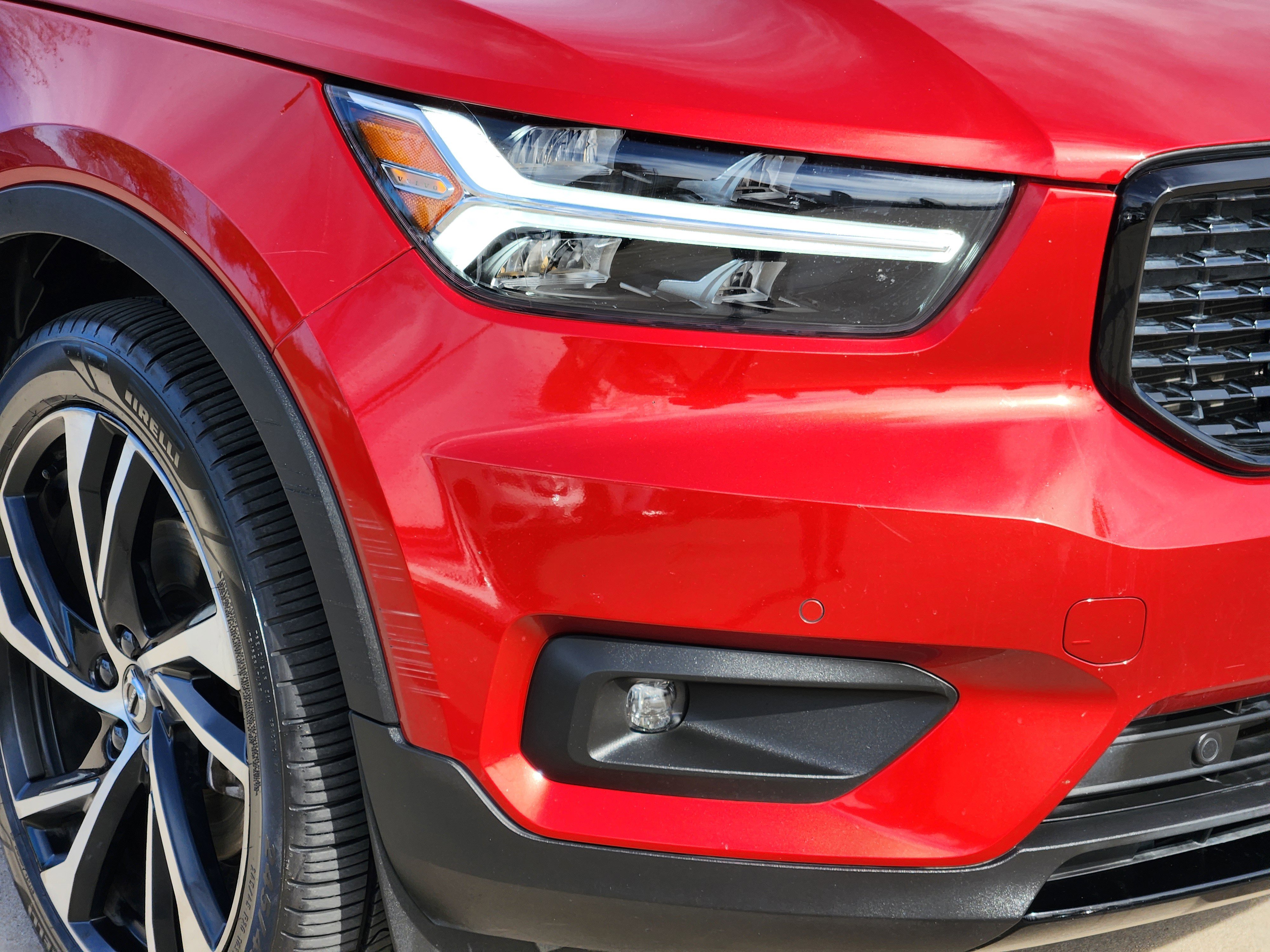 Used 2020 Volvo XC40 T5 R-Design w/ Protection Package Premier image 6