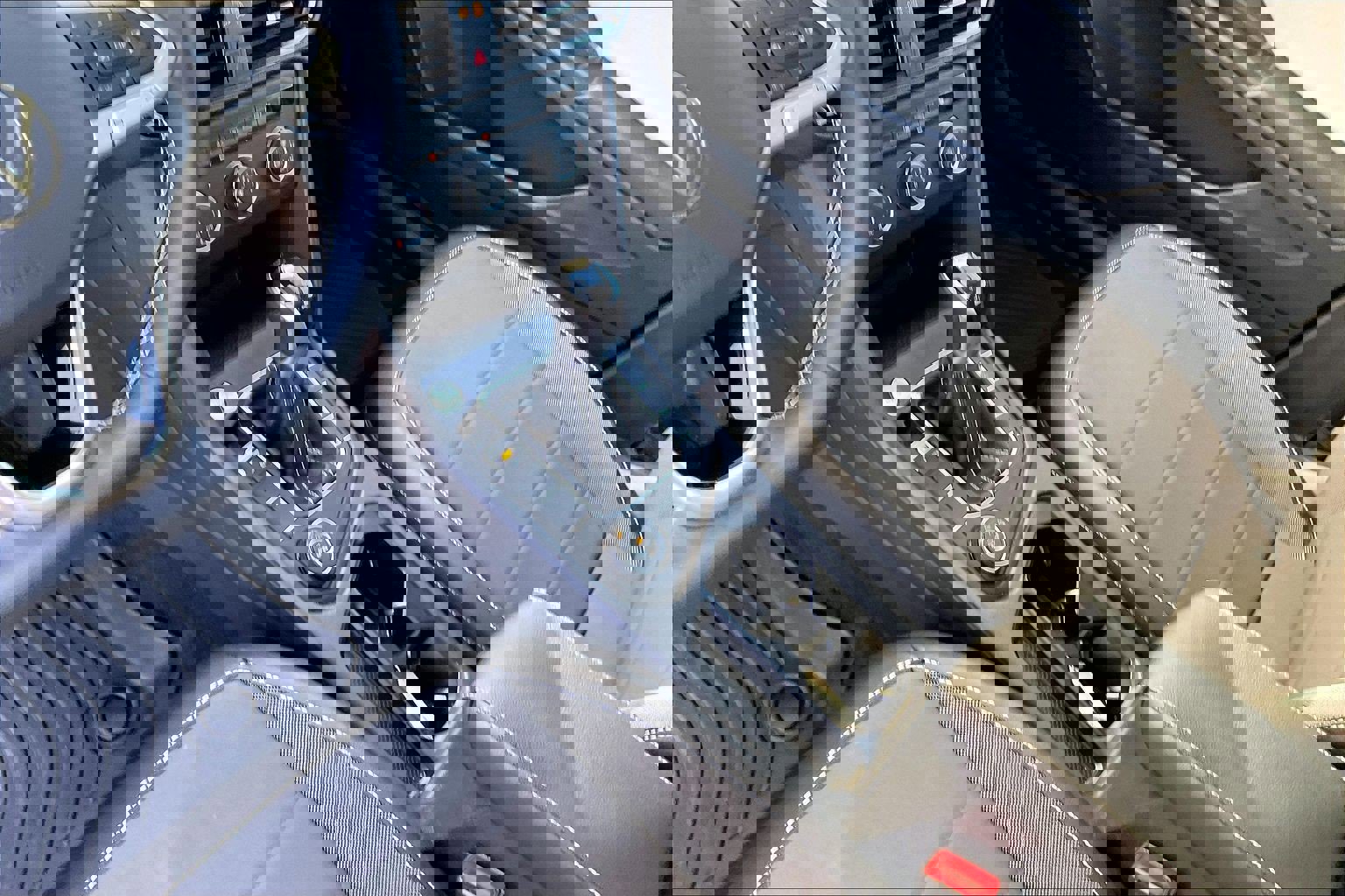 Certified 2022 Volkswagen Taos SE w/ Panoramic Sunroof Package image 17