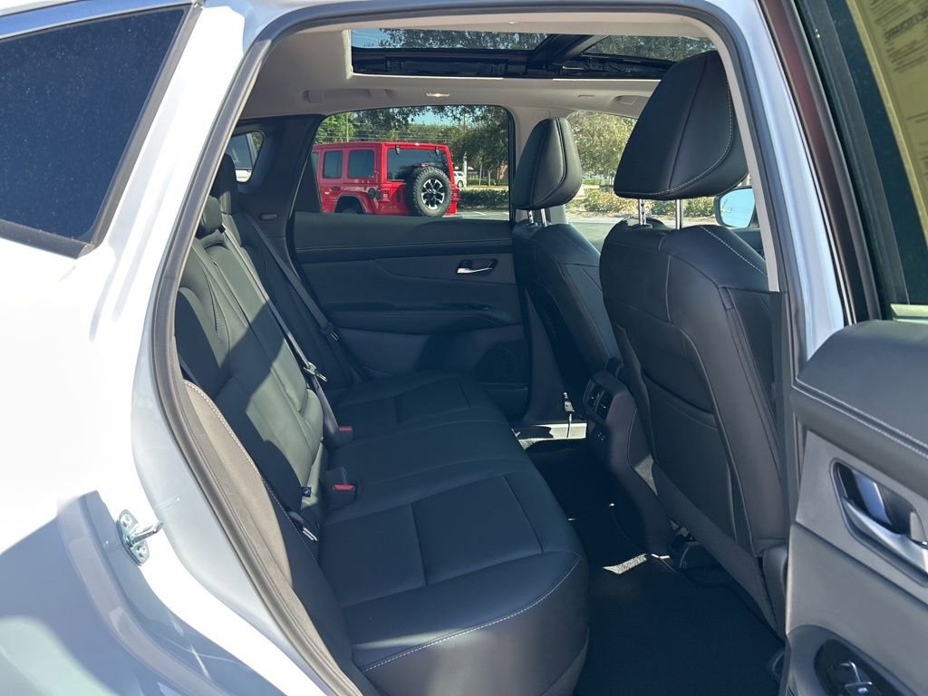 Certified 2025 Nissan Murano SL AWD/4WD image 47