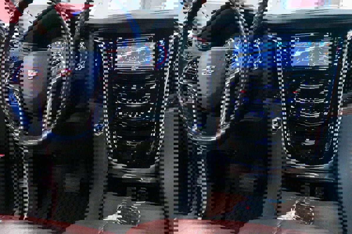 Used 2019 Cadillac Escalade ESV Premium Luxury image 25