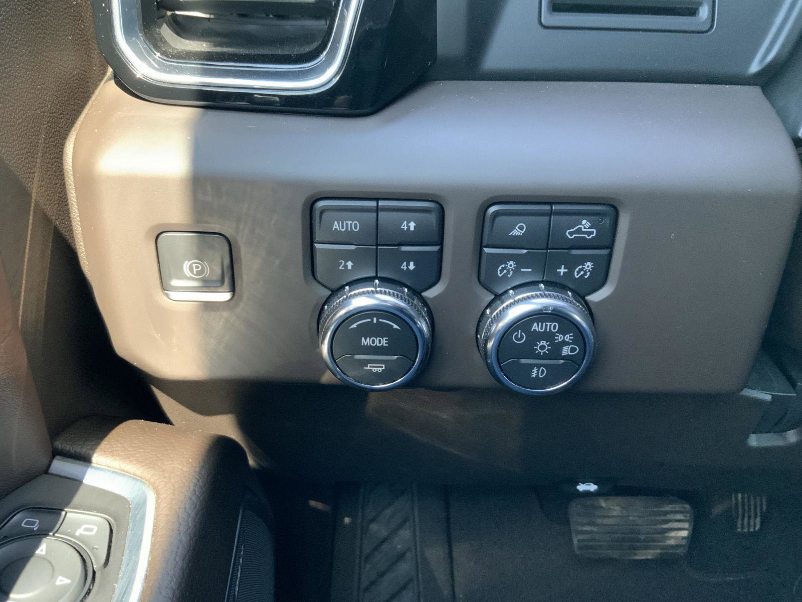 Used 2024 GMC Sierra 3500 Denali image 35