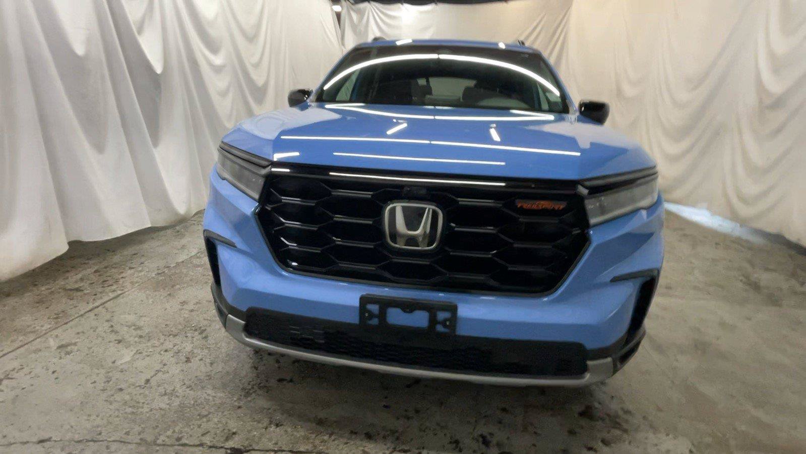 Used 2025 Honda Pilot TrailSport image 14