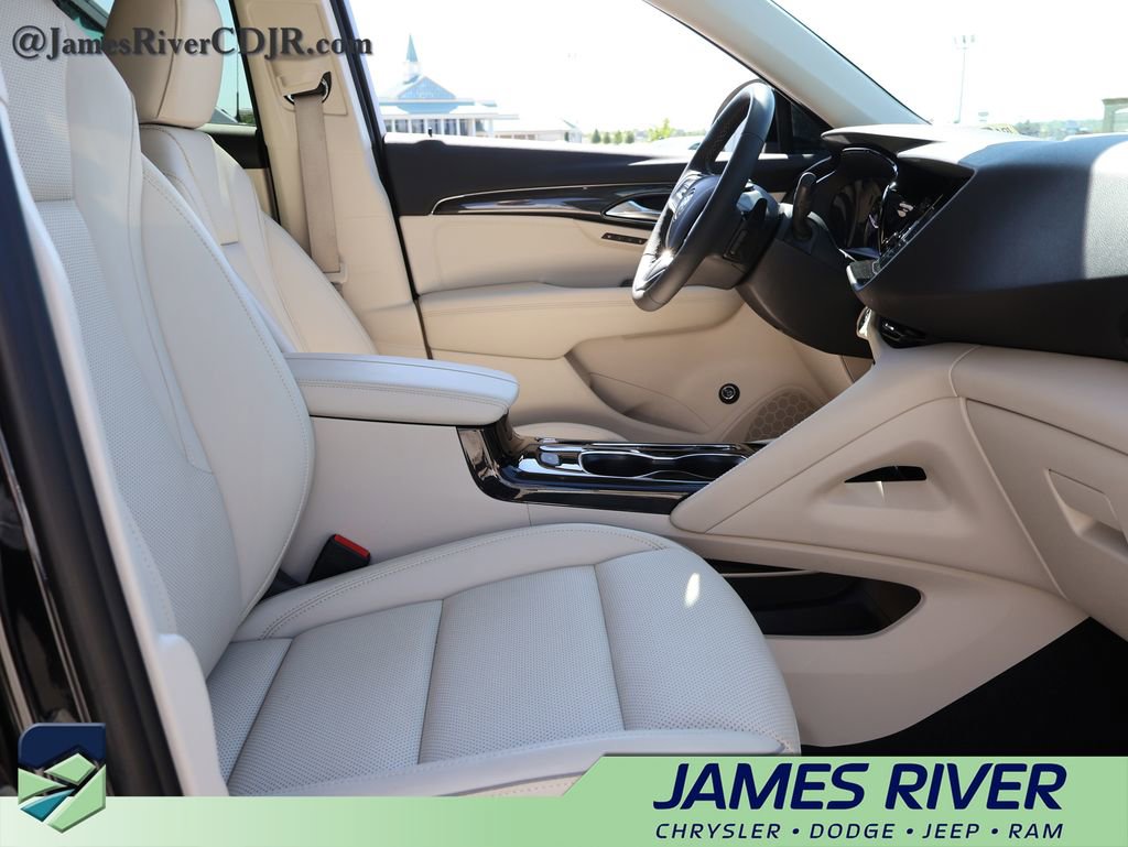 Used 2023 Buick Envision Essence AWD/4WD image 9