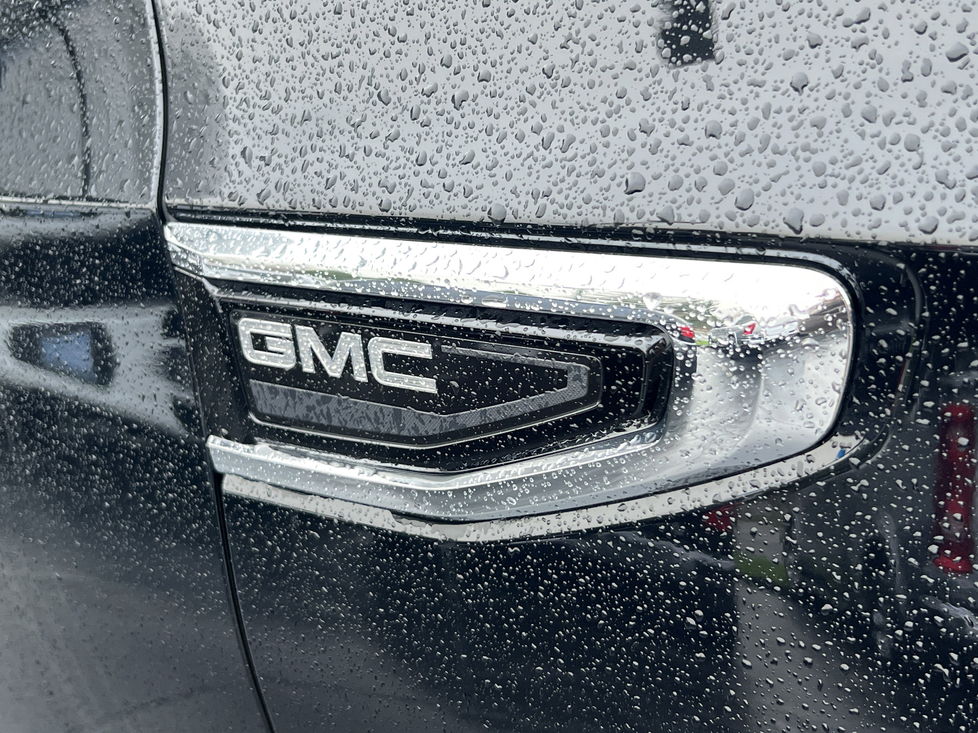 Used 2024 GMC Yukon SLT w/ SLT Luxury Package image 10