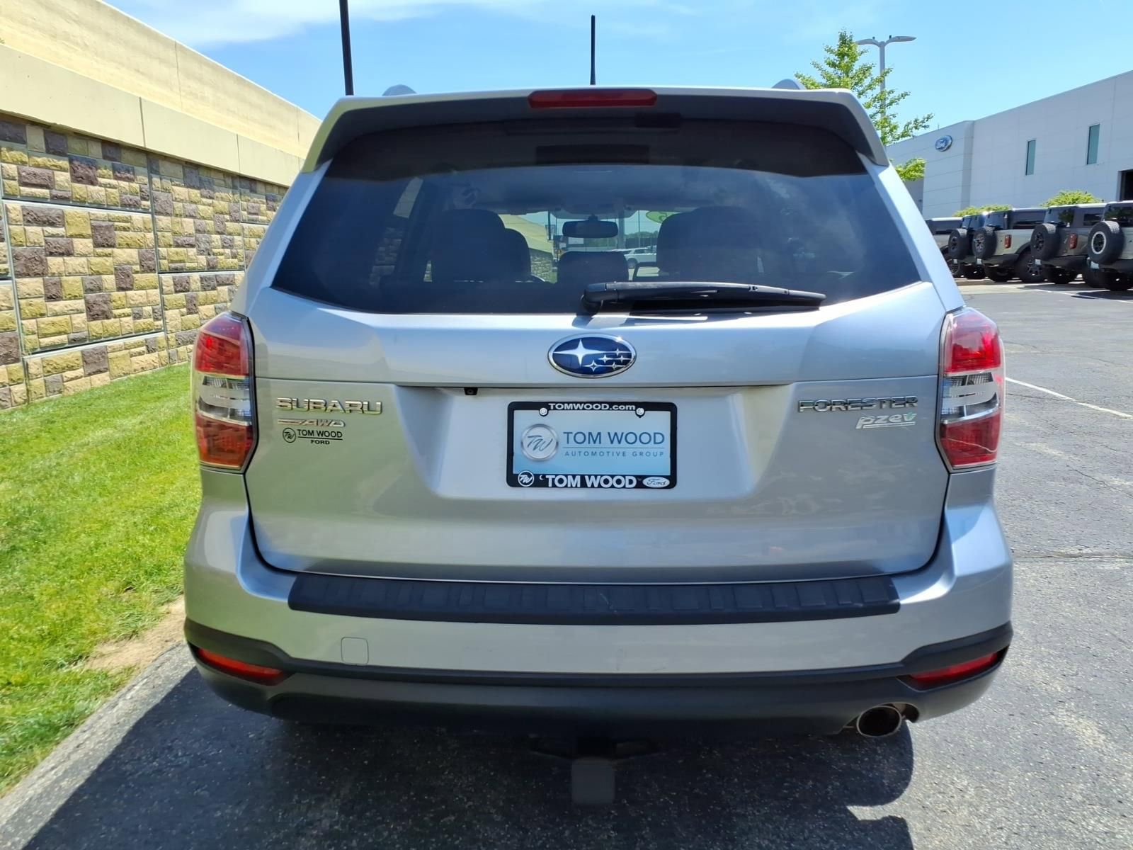 Used 2015 Subaru Forester 2.5i Limited AWD/4WD image 9
