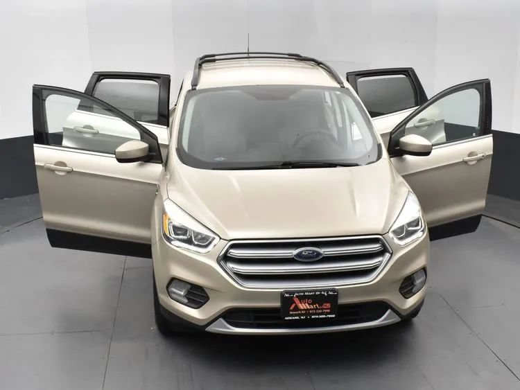 Used 2017 Ford Escape SE w/ Equipment Group 201A AWD/4WD image 10