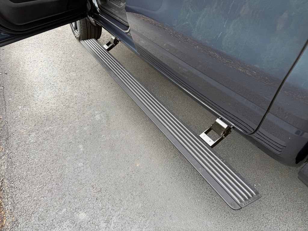 Used 2026 RAM 1500 Laramie w/ Night Edition AWD/4WD image 12