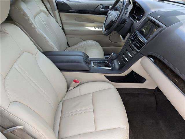 Used 2013 Lincoln MKT AWD image 24