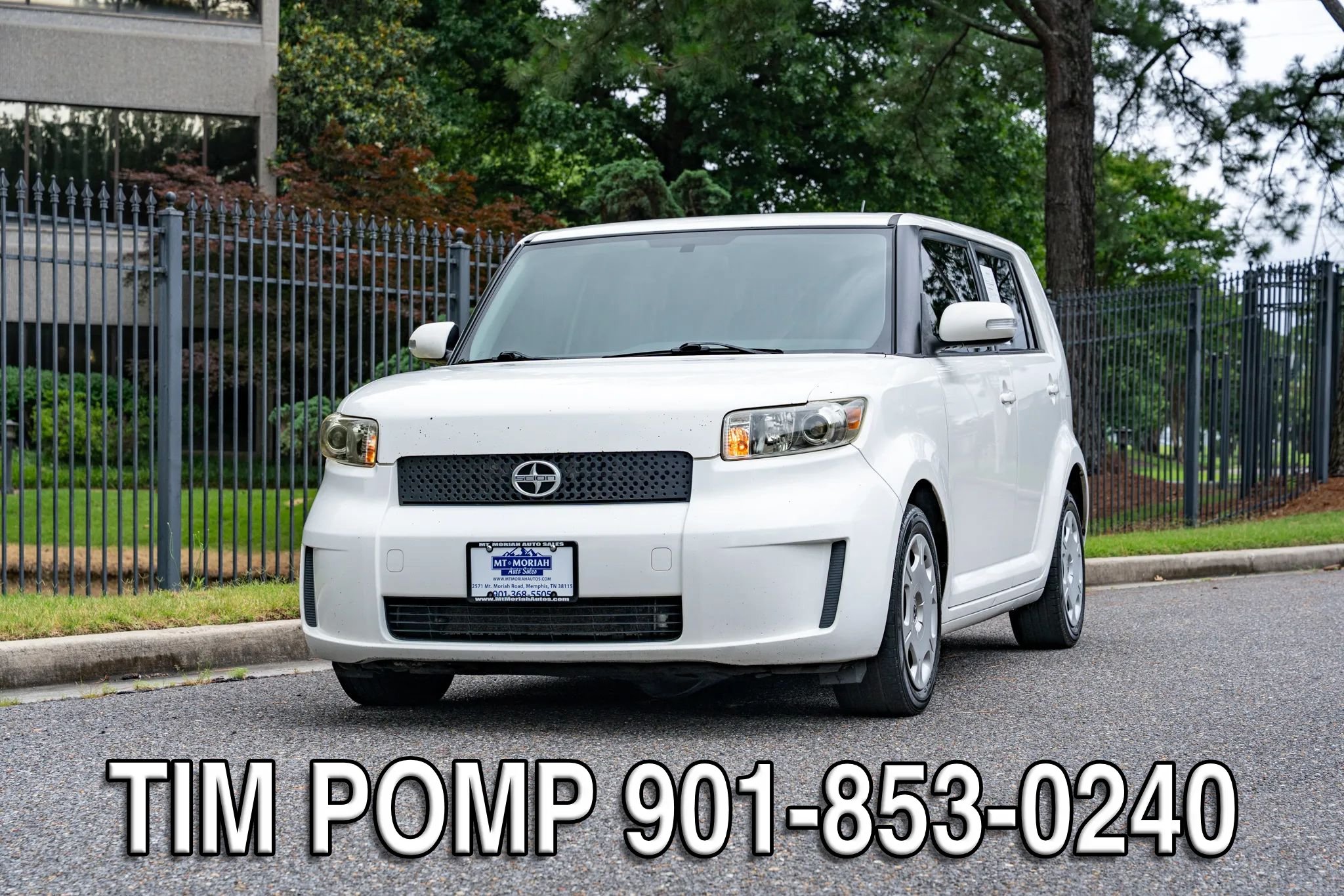 Used 2010 Scion xB FWD image 2