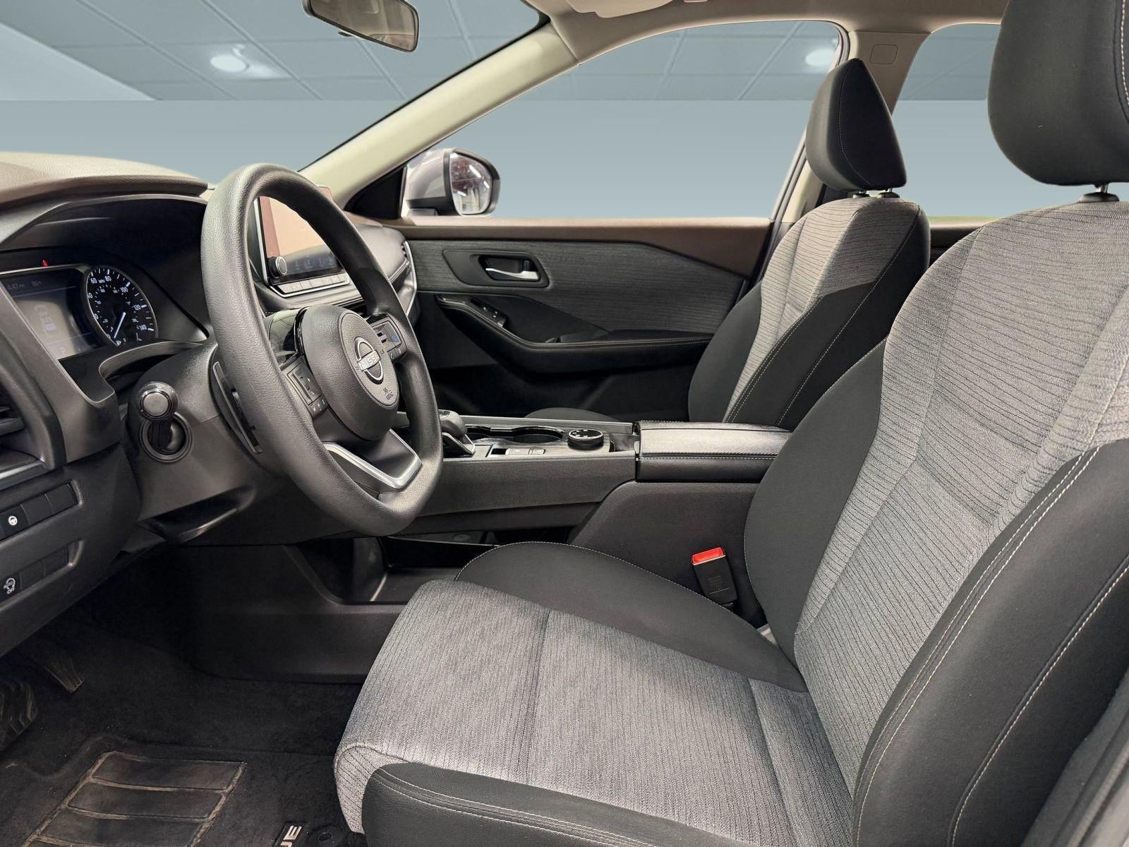 Used 2023 Nissan Rogue SV AWD/4WD image 4