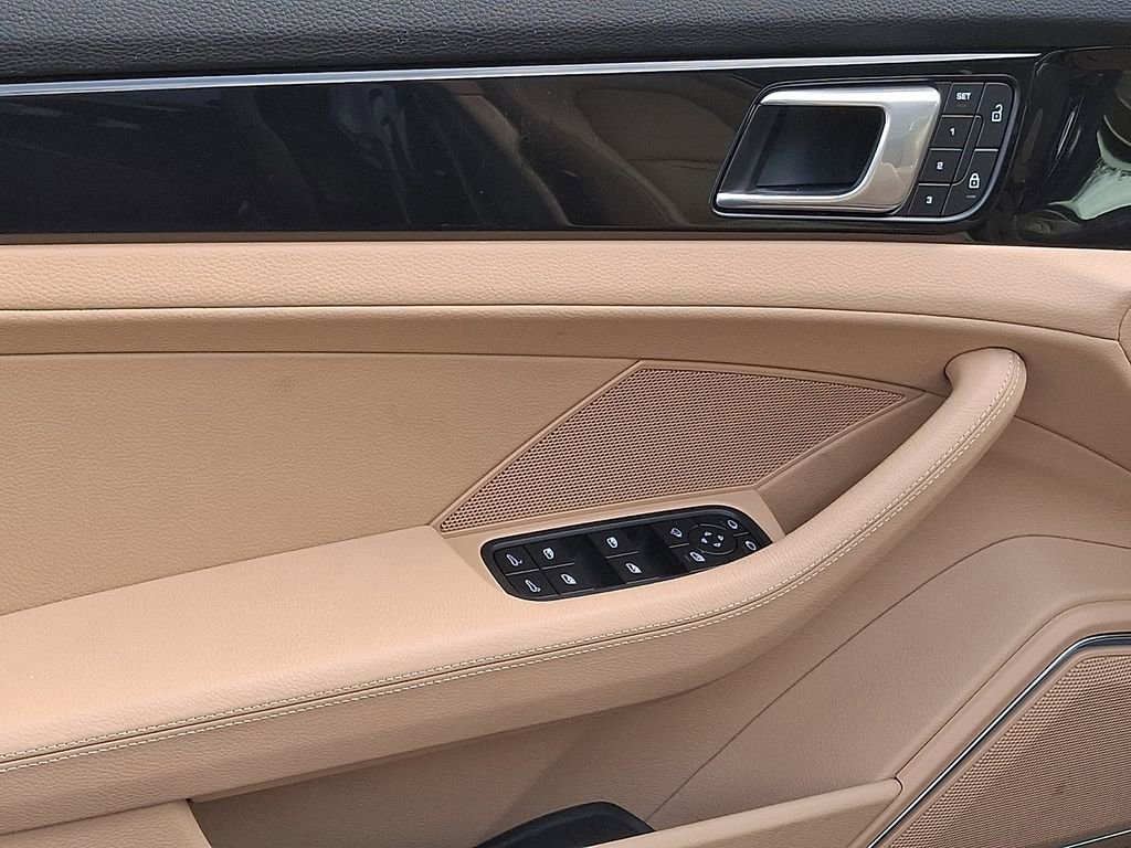 Used 2022 Porsche Panamera 4 image 8