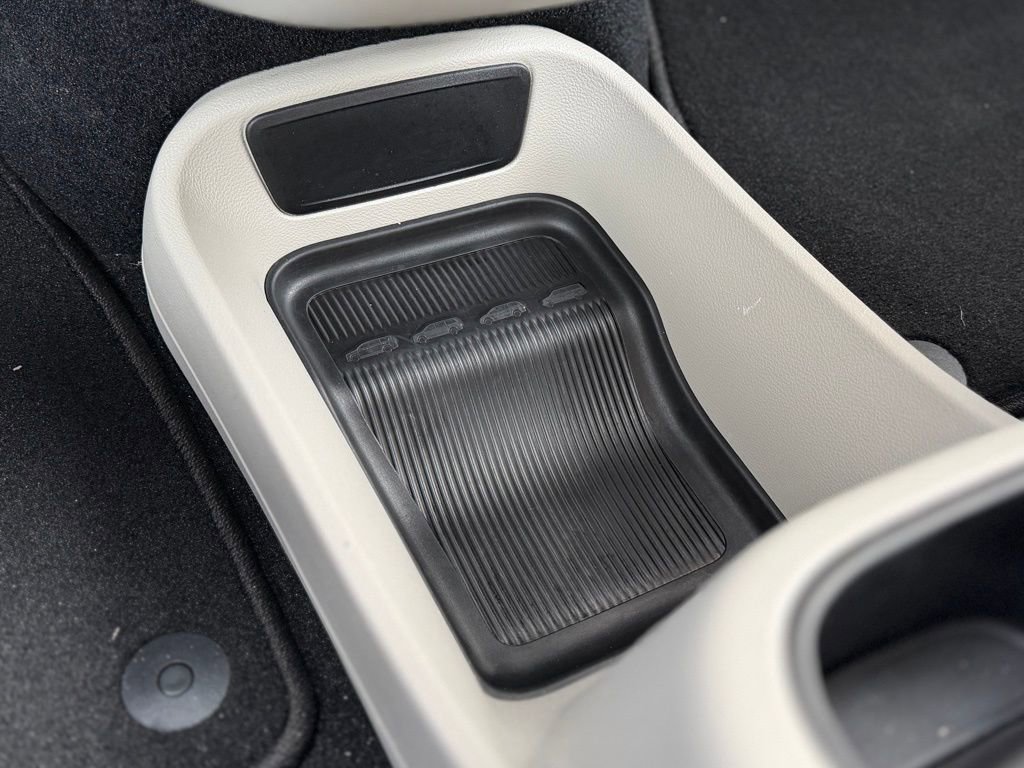 Used 2022 Chrysler Pacifica Touring-L image 16