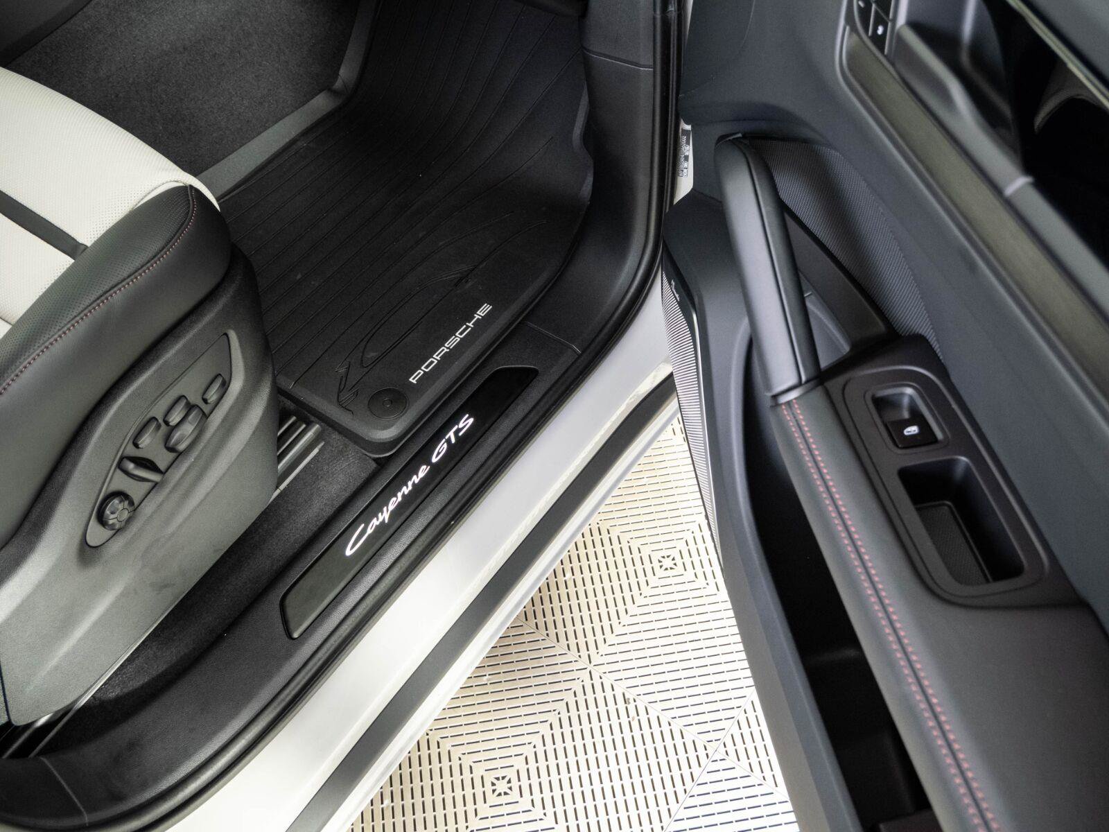 Certified 2026 Porsche Cayenne GTS AWD/4WD image 27
