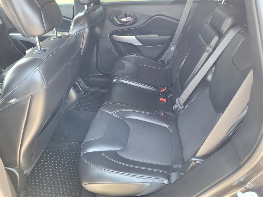 Used 2018 Jeep Cherokee Latitude Plus w/ Cold Weather Group image 7