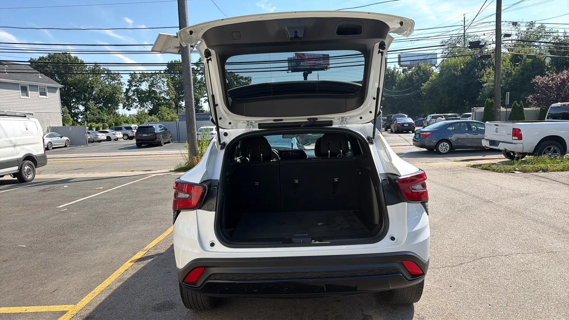Used 2025 Chevrolet Trax RS FWD image 27