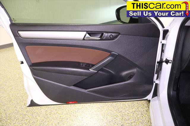 Used 2021 Volkswagen Passat 2.0T SE w/ Luggage Net & Mats Package FWD image 30