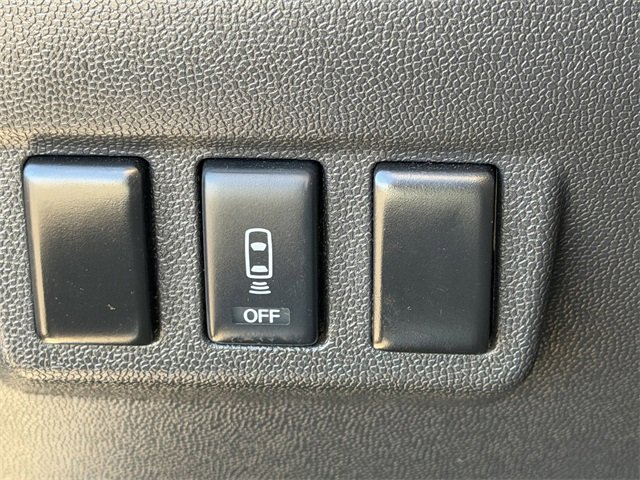 Used 2012 Nissan Titan SV w/ SV Value Truck Pkg image 17